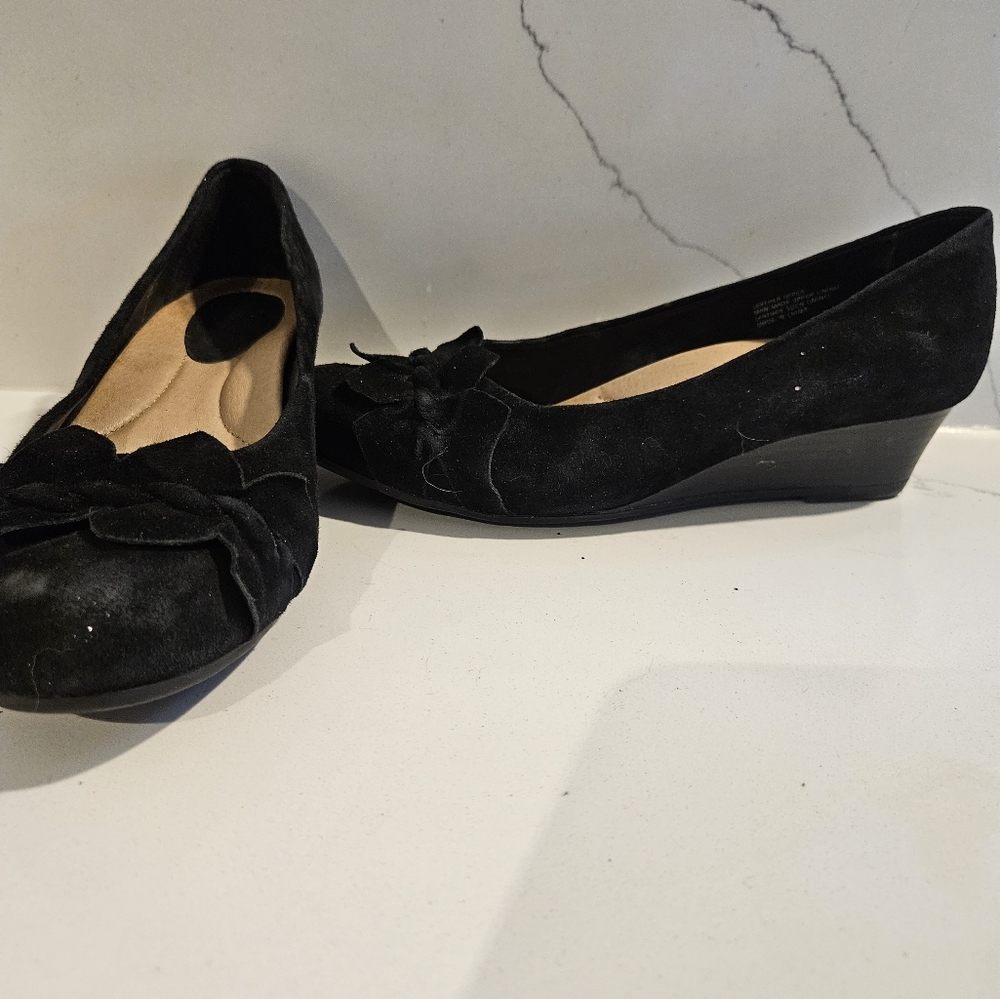 EARTH black wedge